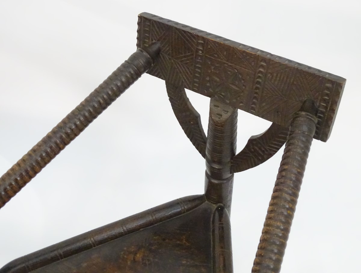 Two 19thC oak turners chairs with carved top rails, incised brackets and bobbin turned arms, the - Bild 6 aus 12