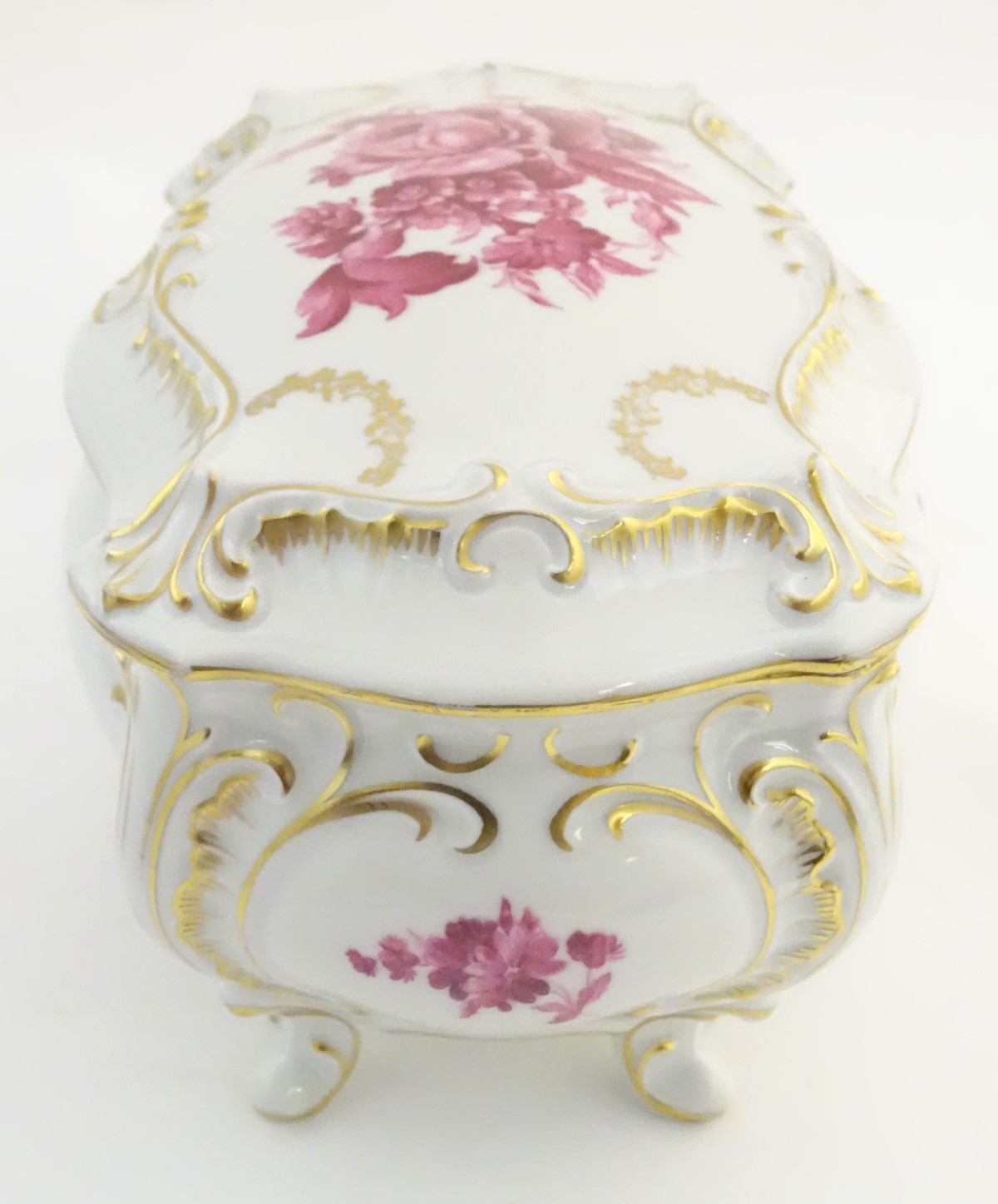 A German Graf von Henneberg porcelain casket and cover decorated with pink flowers and foliage and - Image 3 of 13