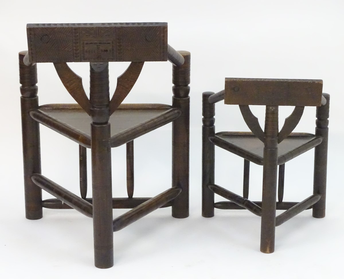 Two 19thC oak turners chairs with carved top rails, incised brackets and bobbin turned arms, the - Bild 3 aus 12