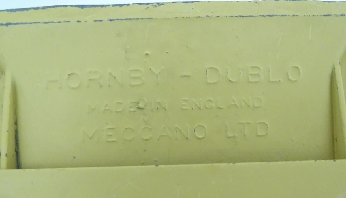 Toys: A quantity of Meccano Ltd. Hornby Dublo train carriages, coaches and accessories, to include - Image 2 of 17