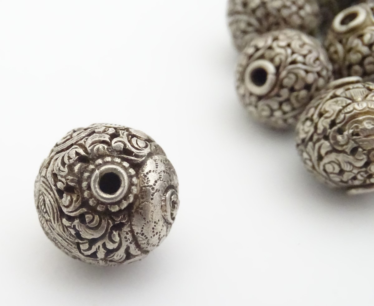 14 assorted white metal beads with various acanthus scroll and scrolling dragon decoration. The - Image 3 of 11