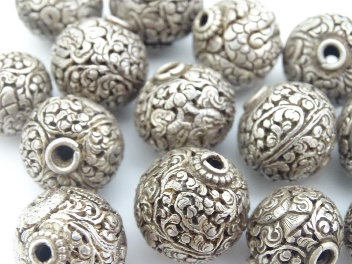 14 assorted white metal beads with various acanthus scroll and scrolling dragon decoration. The - Image 6 of 11