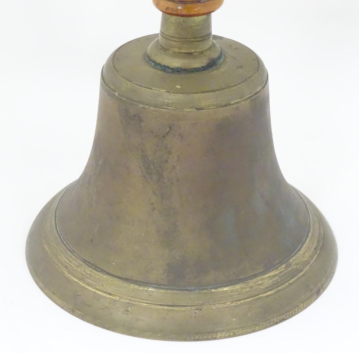 A 19th / 20thC large hand bell with a turned wooden handle and incised banded decoration. Approx. 14 - Bild 5 aus 8