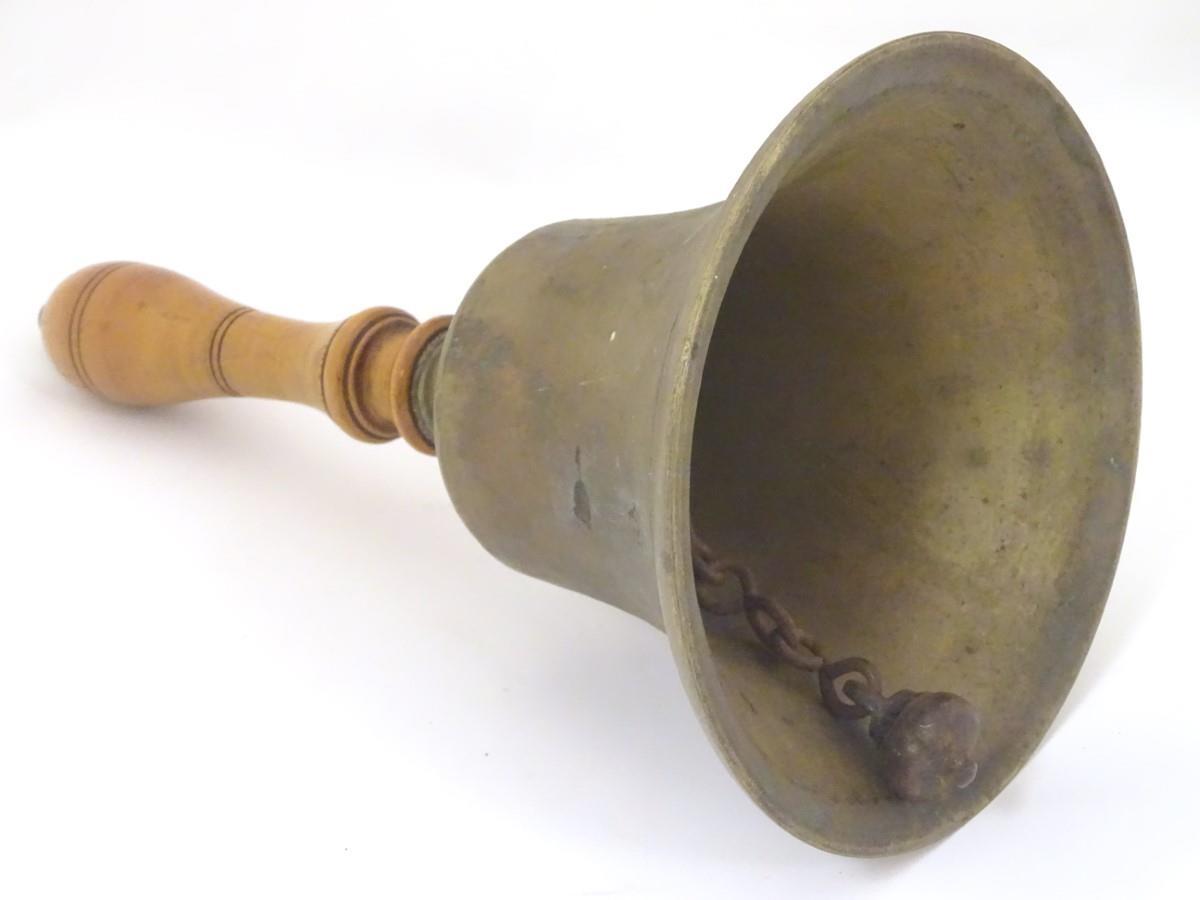 A 19th / 20thC large hand bell with a turned wooden handle and incised banded decoration. Approx. 14 - Bild 8 aus 8