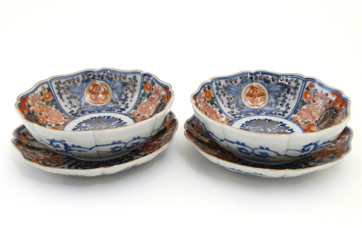 A pair of Japanese Imari plates and matching pair of bowls, having decorative floral and foliate - Image 4 of 7