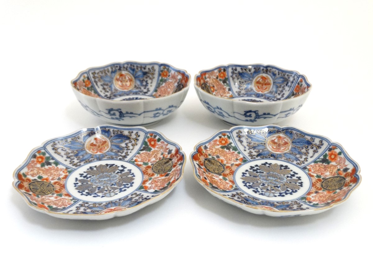 A pair of Japanese Imari plates and matching pair of bowls, having decorative floral and foliate