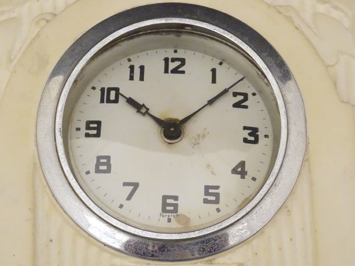 Commemorative Geo V clock : a plaster clock and garnitures of King George V and Queen Mary , the - Image 15 of 17