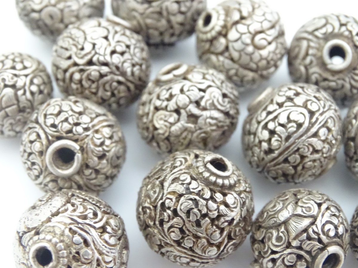 14 assorted white metal beads with various acanthus scroll and scrolling dragon decoration. The - Image 7 of 11