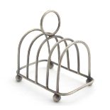 A silver 5 bar toast rack. Hallmarked Birmingham 1901 maker Elkington & Co Ltd. 3 1/4" long (46g)