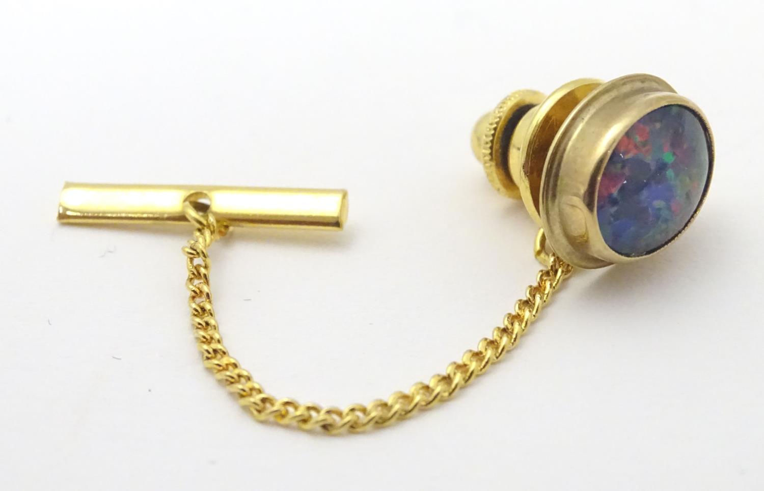 A 9 ct gold tie pin with central opalesque stone and yellow metal securer. Please Note - we do not - Image 8 of 14