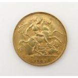 A 1911 gold George V half sovereign coin. Approx. weight 4g Please Note - we do not make reference