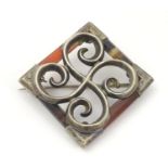 A Victorian Scottish agate brooch set with white metal detail and mounts. ( unmarked - tests as