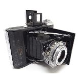 A c1940 Zeiss Ikonta 521, 6x4.5mm film camera, in leather case with original box. 5 1/4" wide Please