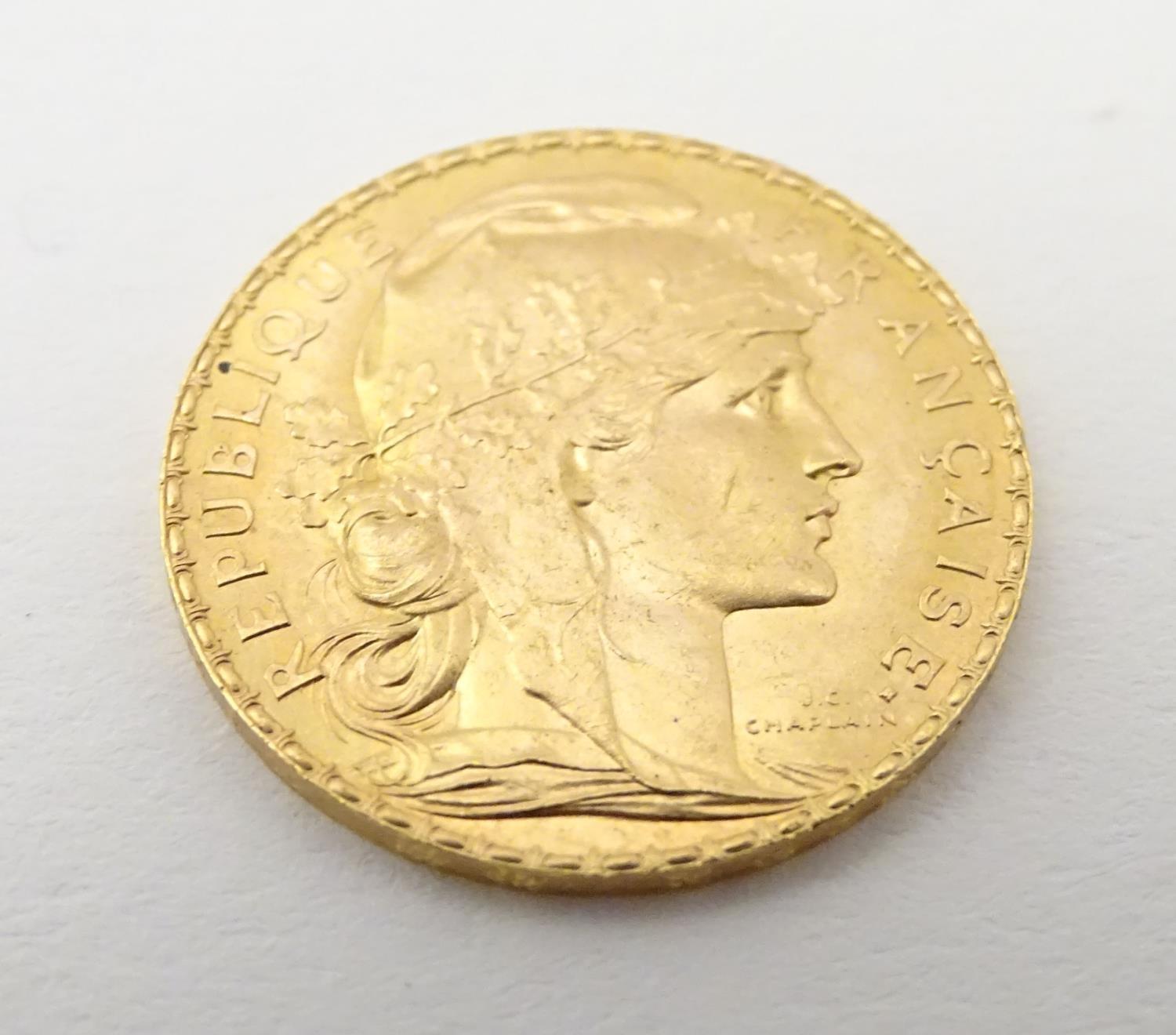 A French Republic 20 franc gold coin, 1911, approx. 6.45g Please Note - we do not make reference - Image 5 of 10