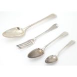 Assorted silver spoons, including a silver teaspoon, hallmarked London 1824, maker William