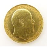 A 1909 gold Edward VII sovereign coin. Approx. weight 8g Please Note - we do not make reference to