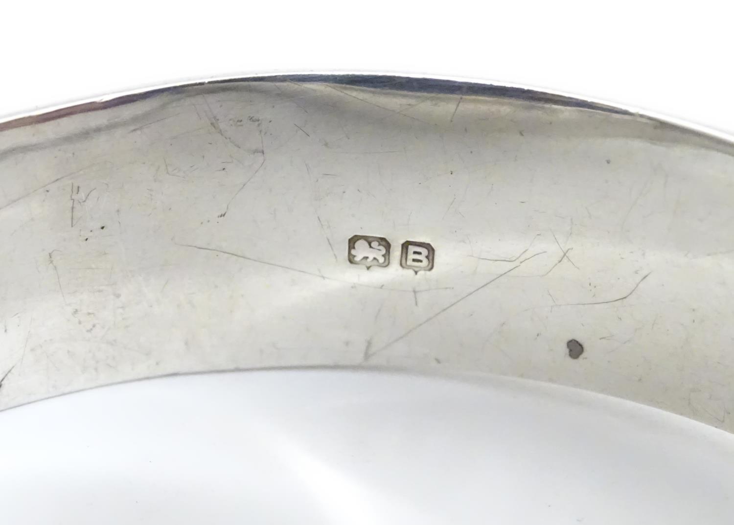 A silver bracelet of bangle form with engraved acanthus scroll decoration. Hallmrked Chester 1952 - Image 8 of 8
