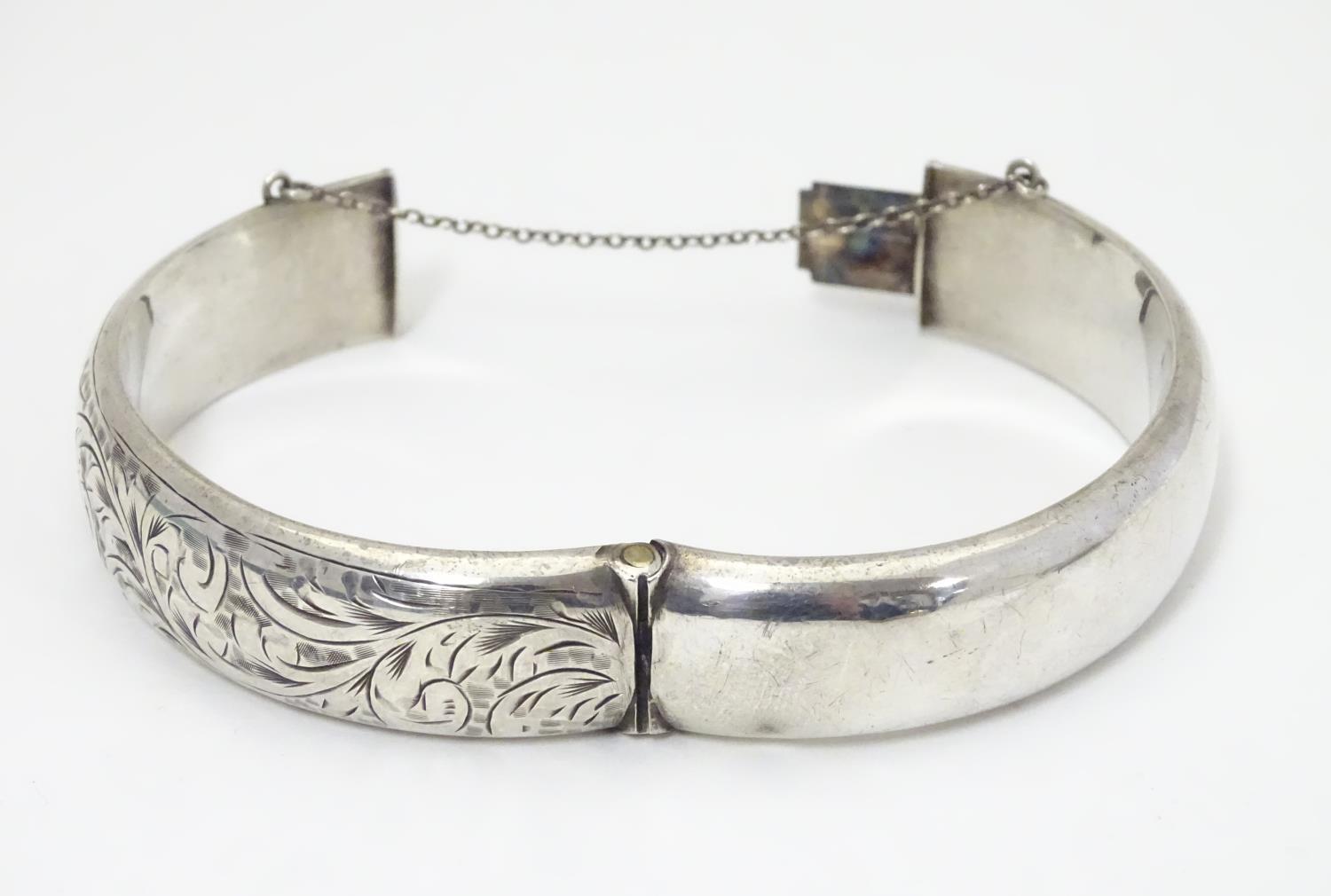 A silver bracelet of bangle form with engraved acanthus scroll decoration. Hallmrked Chester 1952 - Image 5 of 8