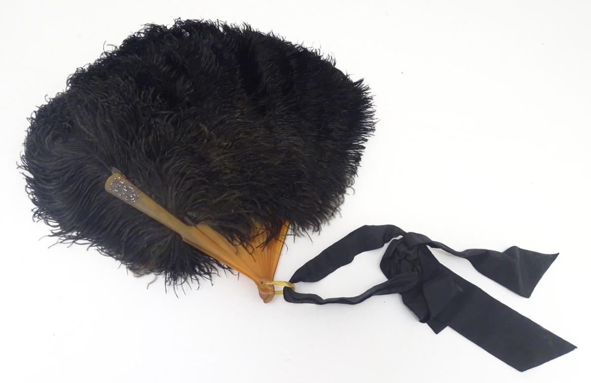 An early 20thC ostrich feather fan, with 18 sticks, the front stick with white metal detail set with - Image 3 of 5