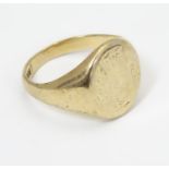 A 9ct gold Gentleman's signet ring. Approx. (9.5g) Please Note - we do not make reference to the