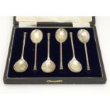 A case set of 6 silver spoons with hallmarked London 1927 maker Josiah Williams & Co (David