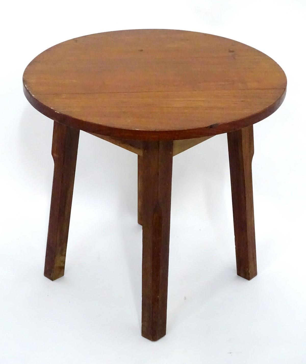 A small circular oak side table Please Note - we do not make reference to the condition of lots