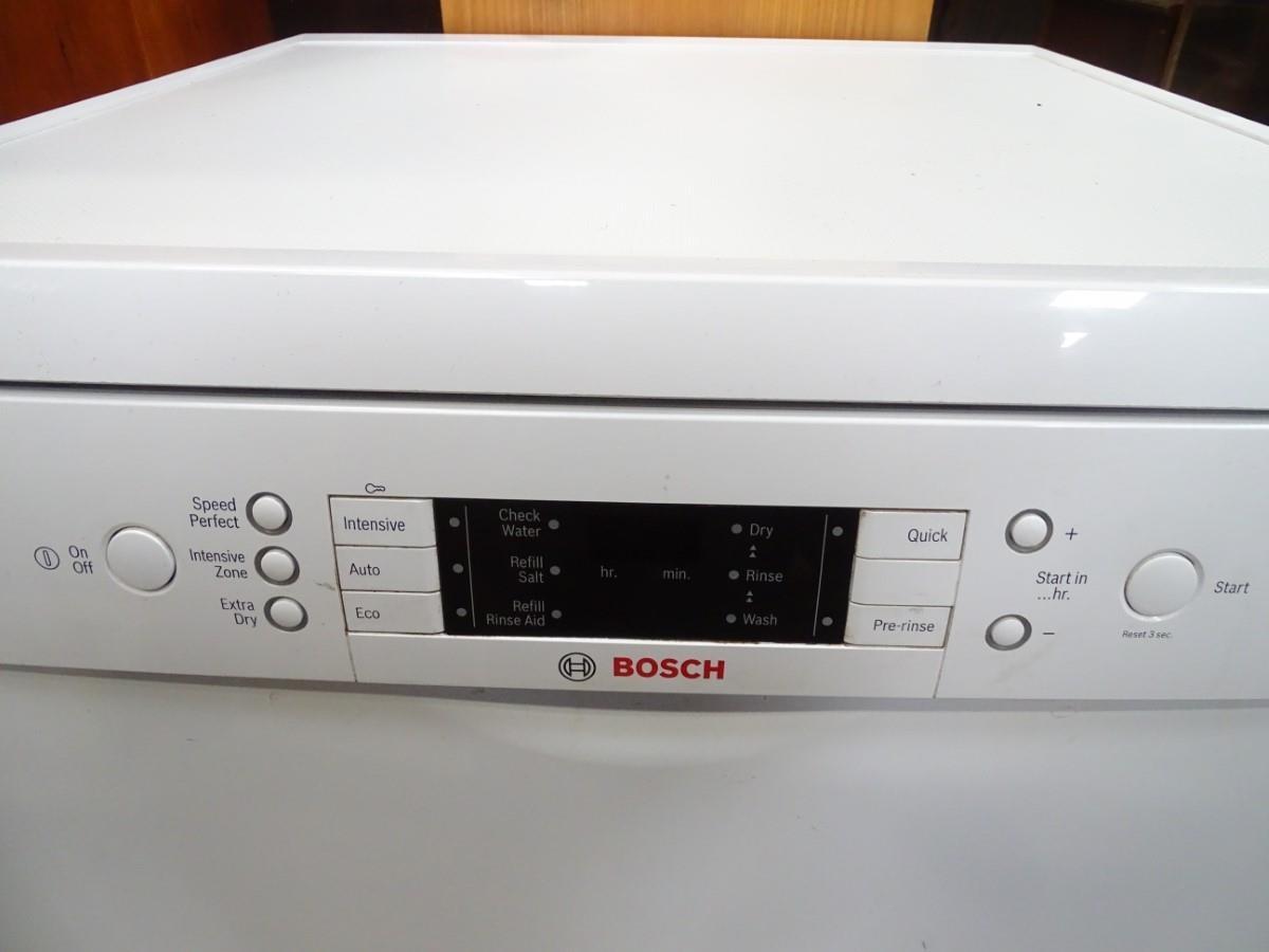 A Bosch exxcel dishwasher Please Note - we do not make reference to the condition of lots within - Image 3 of 4