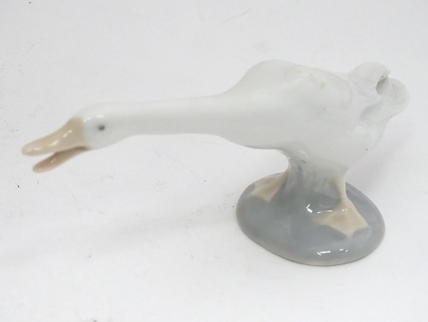 A Lladro model of a swan, model no. 4551 Please Note - we do not make reference to the condition - Image 3 of 4