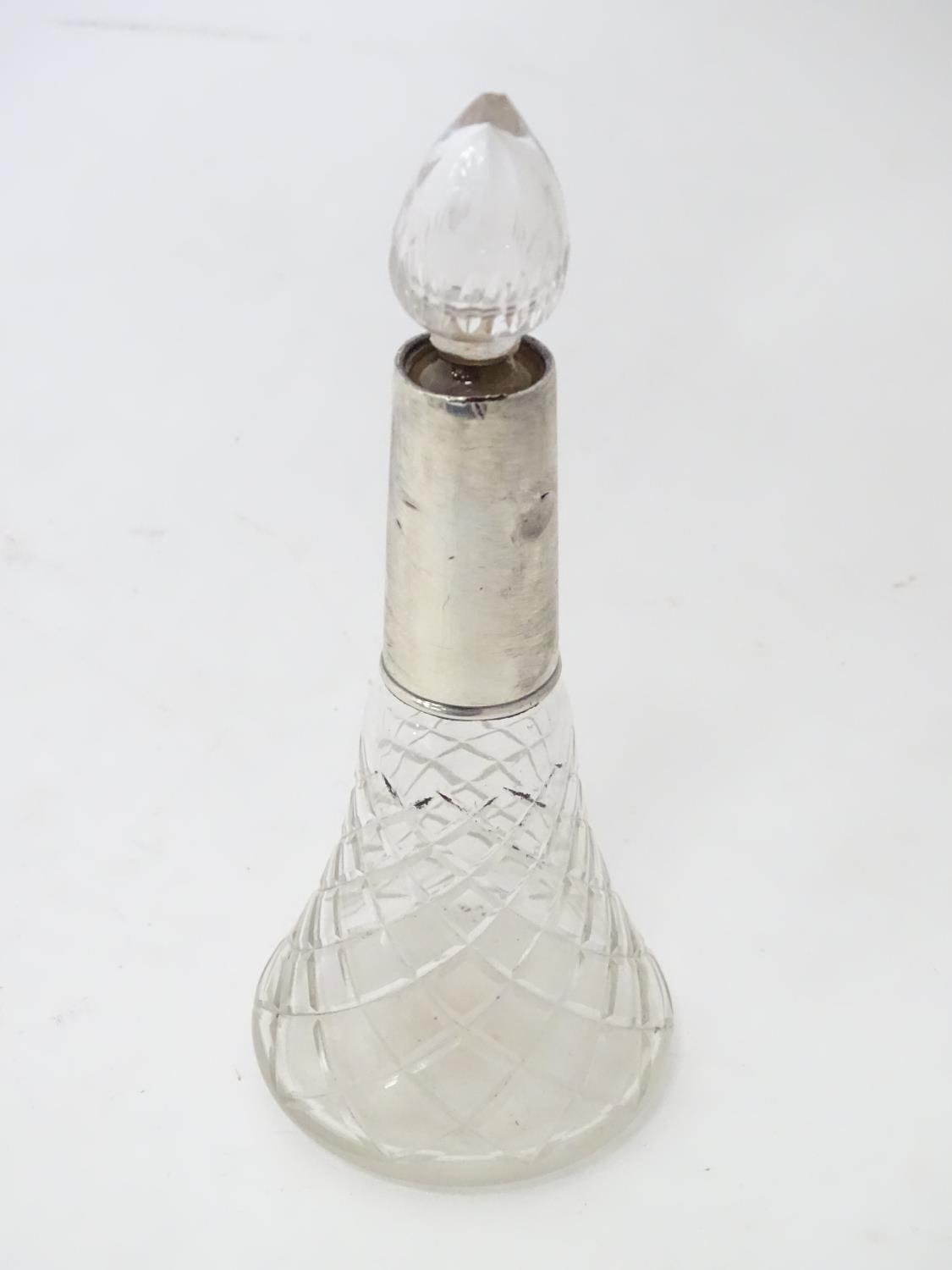 Victorian perfume / scent bottle Please Note - we do not make reference to the condition of lots - Image 5 of 5