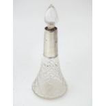 Victorian perfume / scent bottle Please Note - we do not make reference to the condition of lots