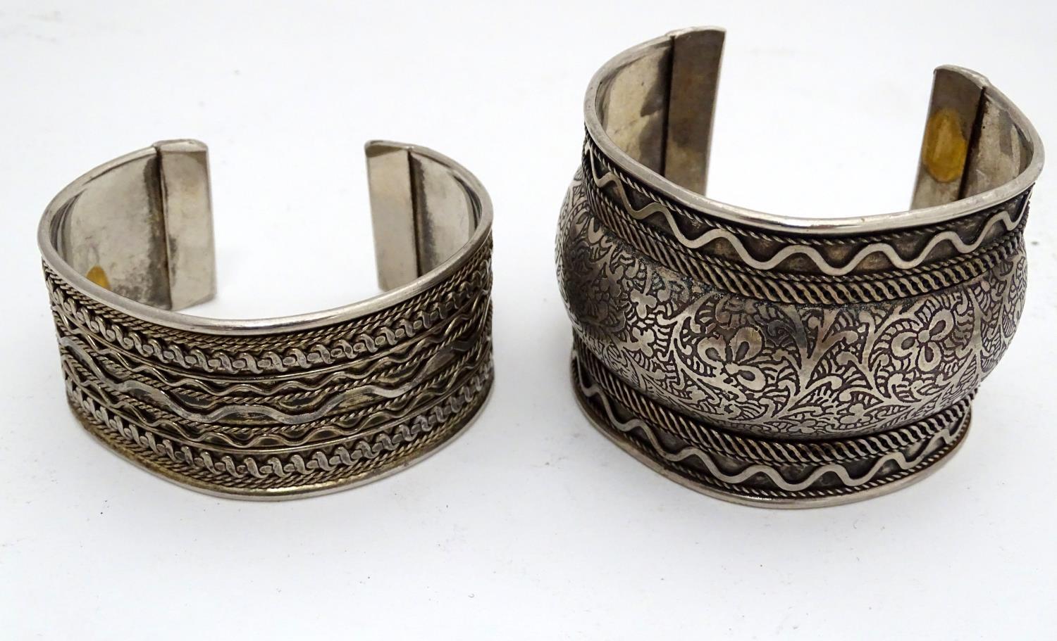 A quantity of white metal bangles Please Note - we do not make reference to the condition of lots - Image 5 of 5