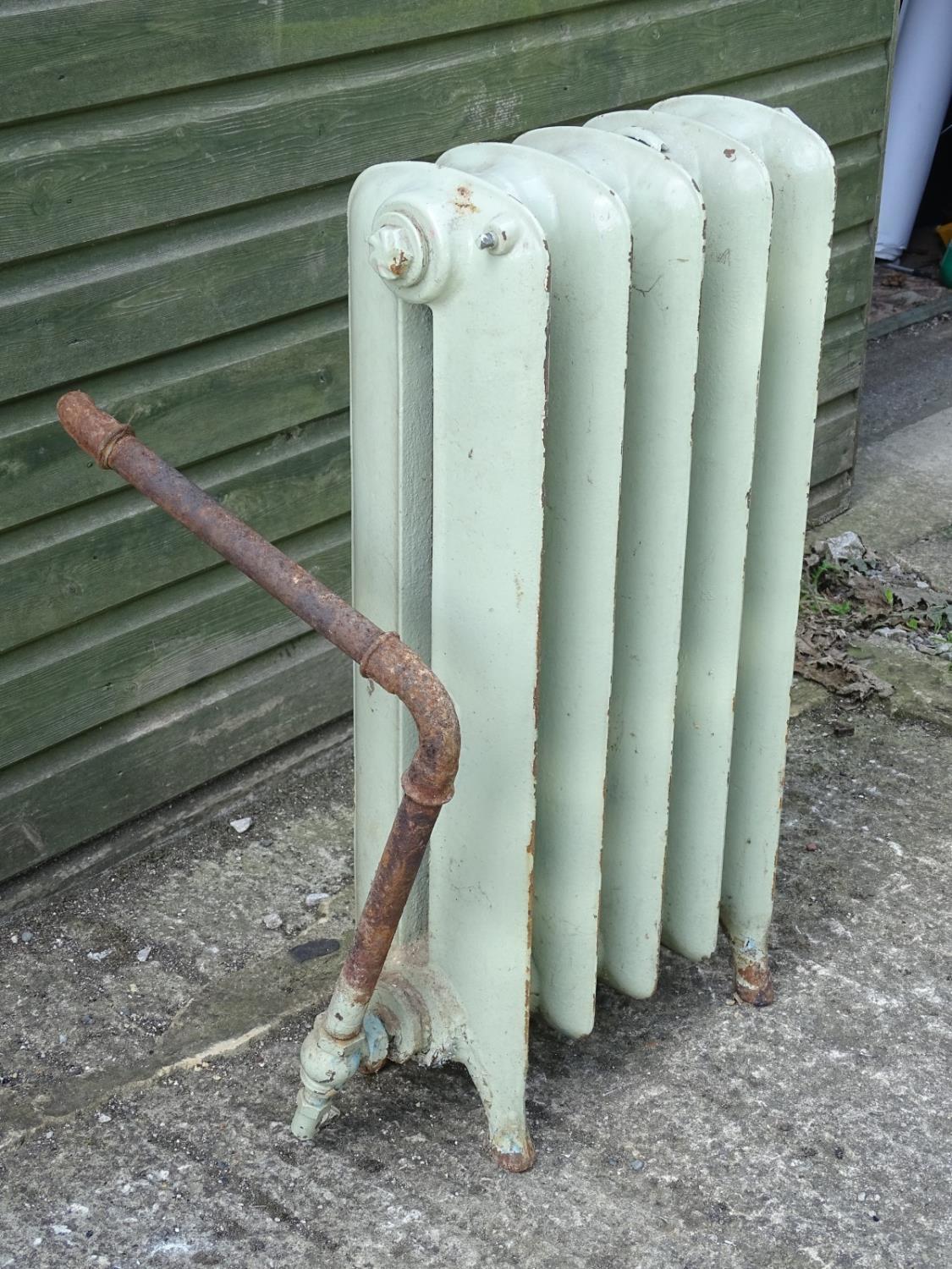 Garden and Architectural Salvage : an old painted cast iron radiator with 5 ribs, measuring 30 x - Image 2 of 4