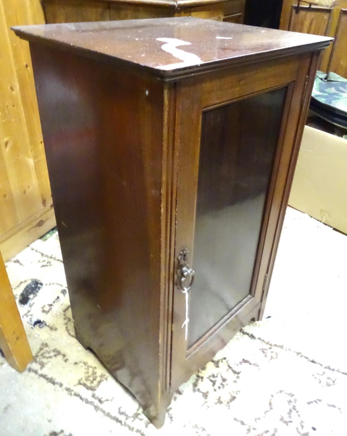 A mahogany bedside cabinet Please Note - we do not make reference to the condition of lots within