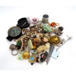 A quantity of assorted jewellery etc Please Note - we do not make reference to the condition of lots
