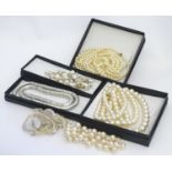 Assorted vintage bead necklaces etc Please Note - we do not make reference to the condition of