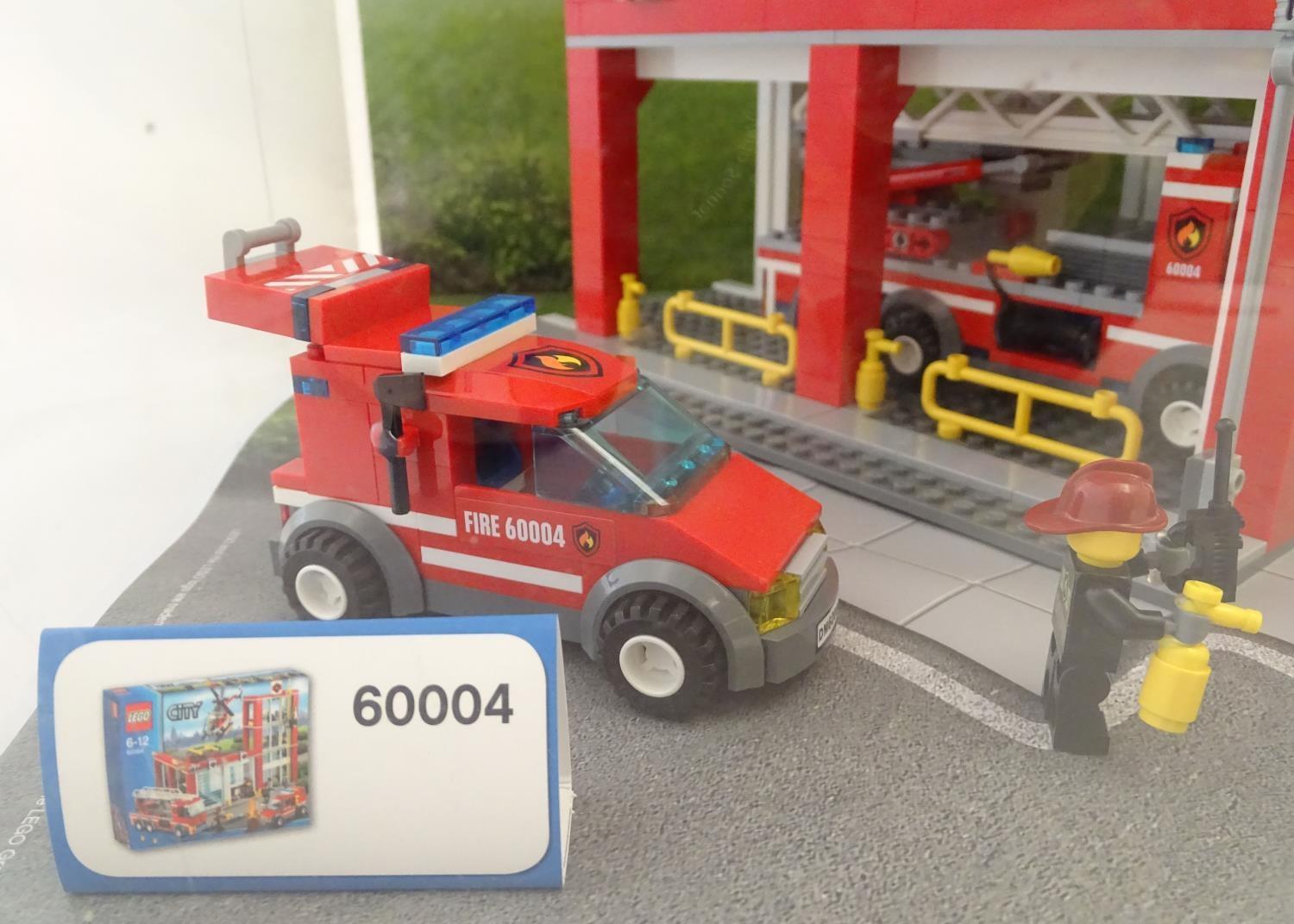 Toy: A Lego City shop display unit featuring a fire station, model no. 60004 and a fire truck, model - Image 6 of 11