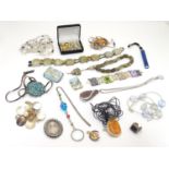 Assorted jewellery including oriental hardstone beads formed as tortoise, various vintage bead