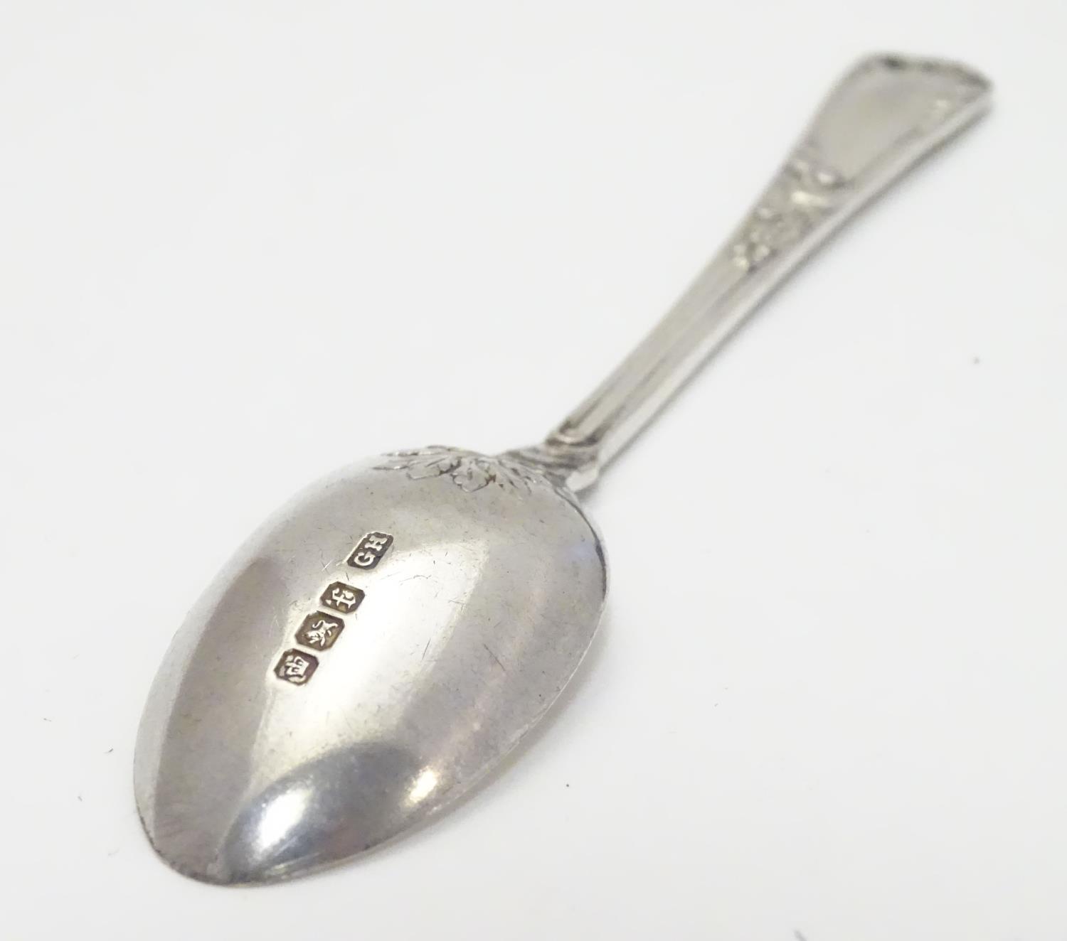 A set of 6 silver late Victorian teaspoons and matching tongs Hallmarked Sheffield 1898 maker - Image 6 of 8