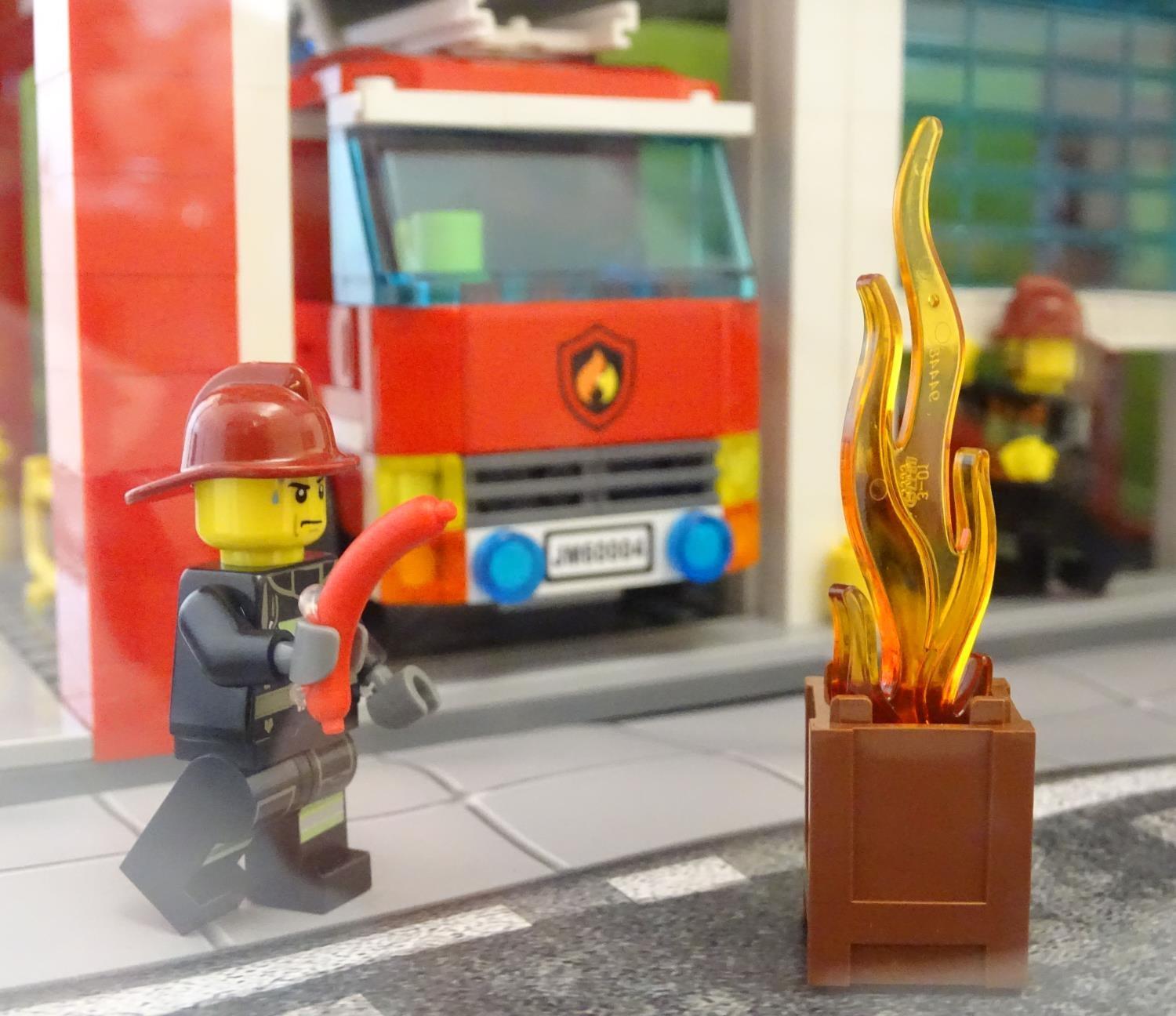 Toy: A Lego City shop display unit featuring a fire station, model no. 60004 and a fire truck, model - Image 8 of 11