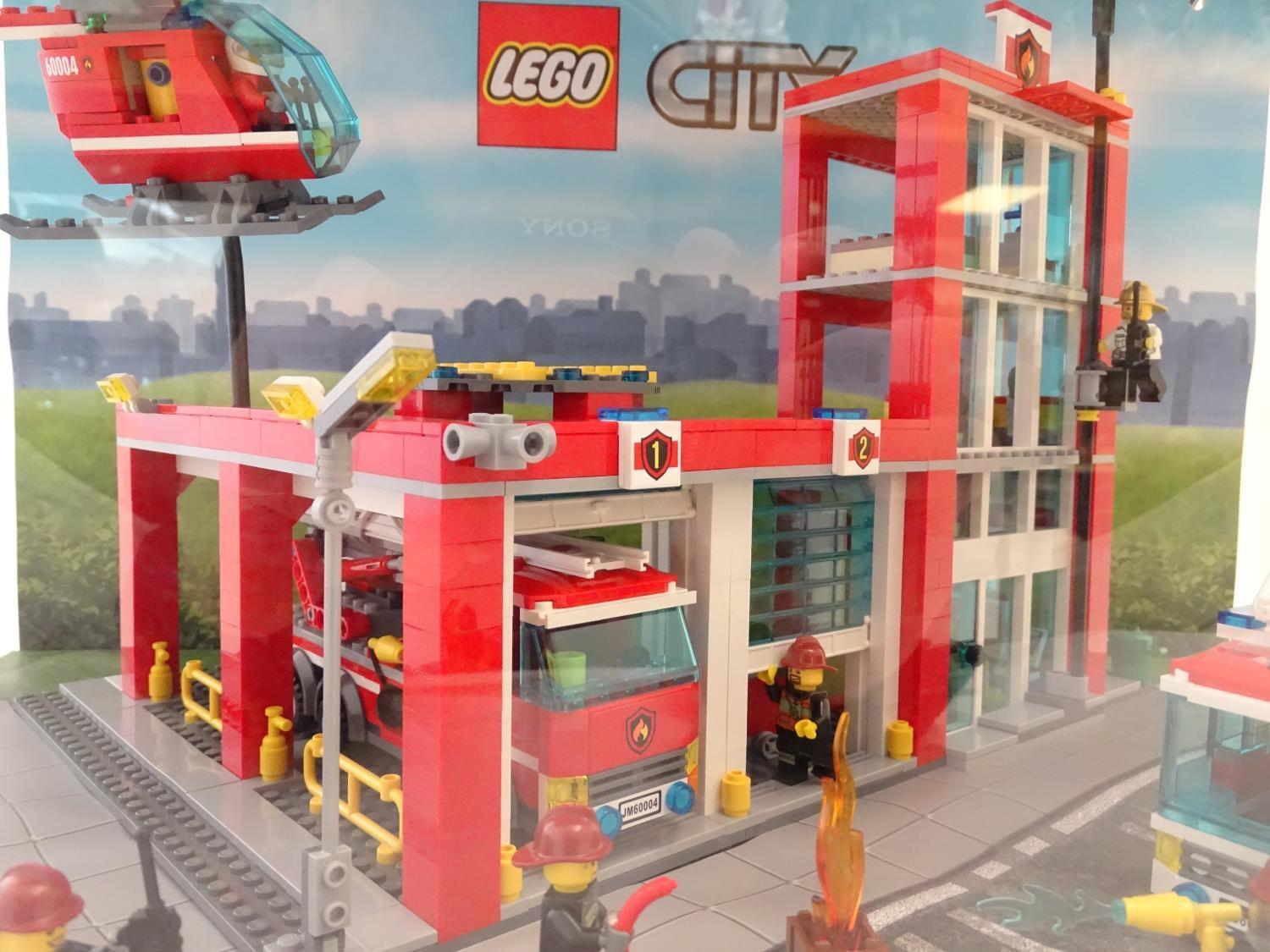 Toy: A Lego City shop display unit featuring a fire station, model no. 60004 and a fire truck, model - Image 5 of 11
