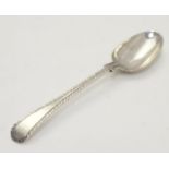An 18thC silver tea spoon with feather edge handle. 5" long Please Note - we do not make reference