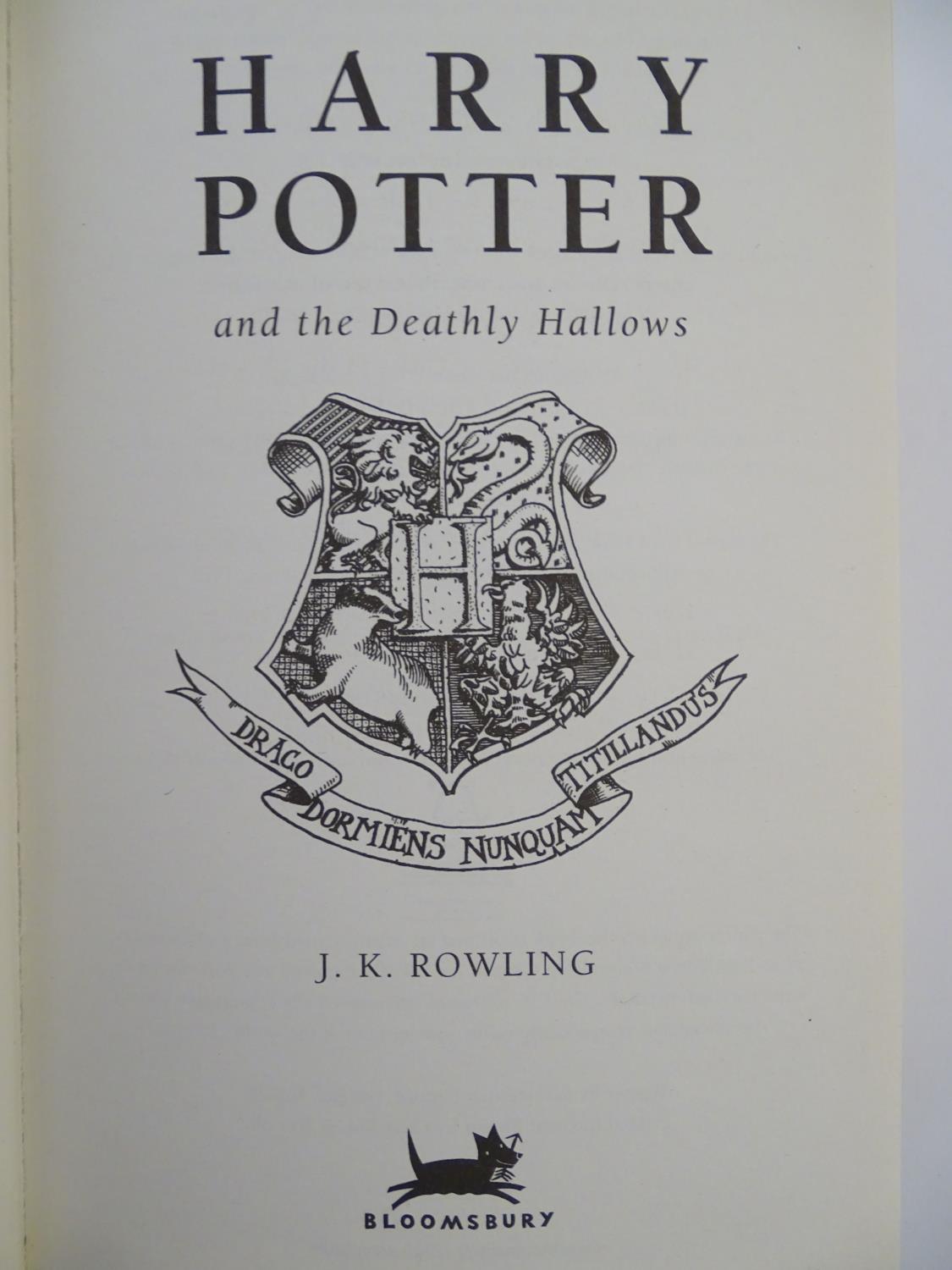 Book: 'Harry Potter and the Deathly Hallows' J.K. Rowling (pub. Bloomsbury 2007, hardback issue, - Image 3 of 6