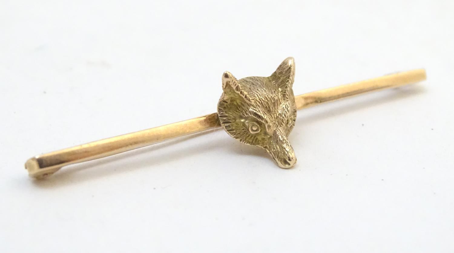 A 9ct gold brooch with fox head decoration. 2" wide Please Note - we do not make reference to the - Image 3 of 8
