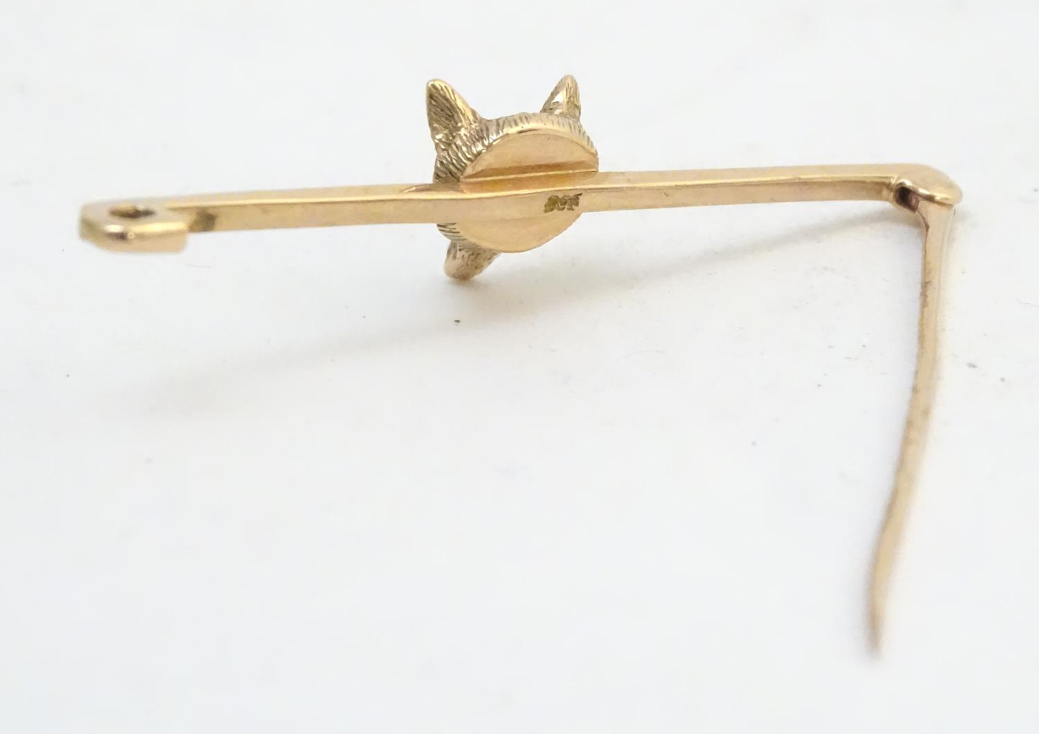 A 9ct gold brooch with fox head decoration. 2" wide Please Note - we do not make reference to the - Image 6 of 8