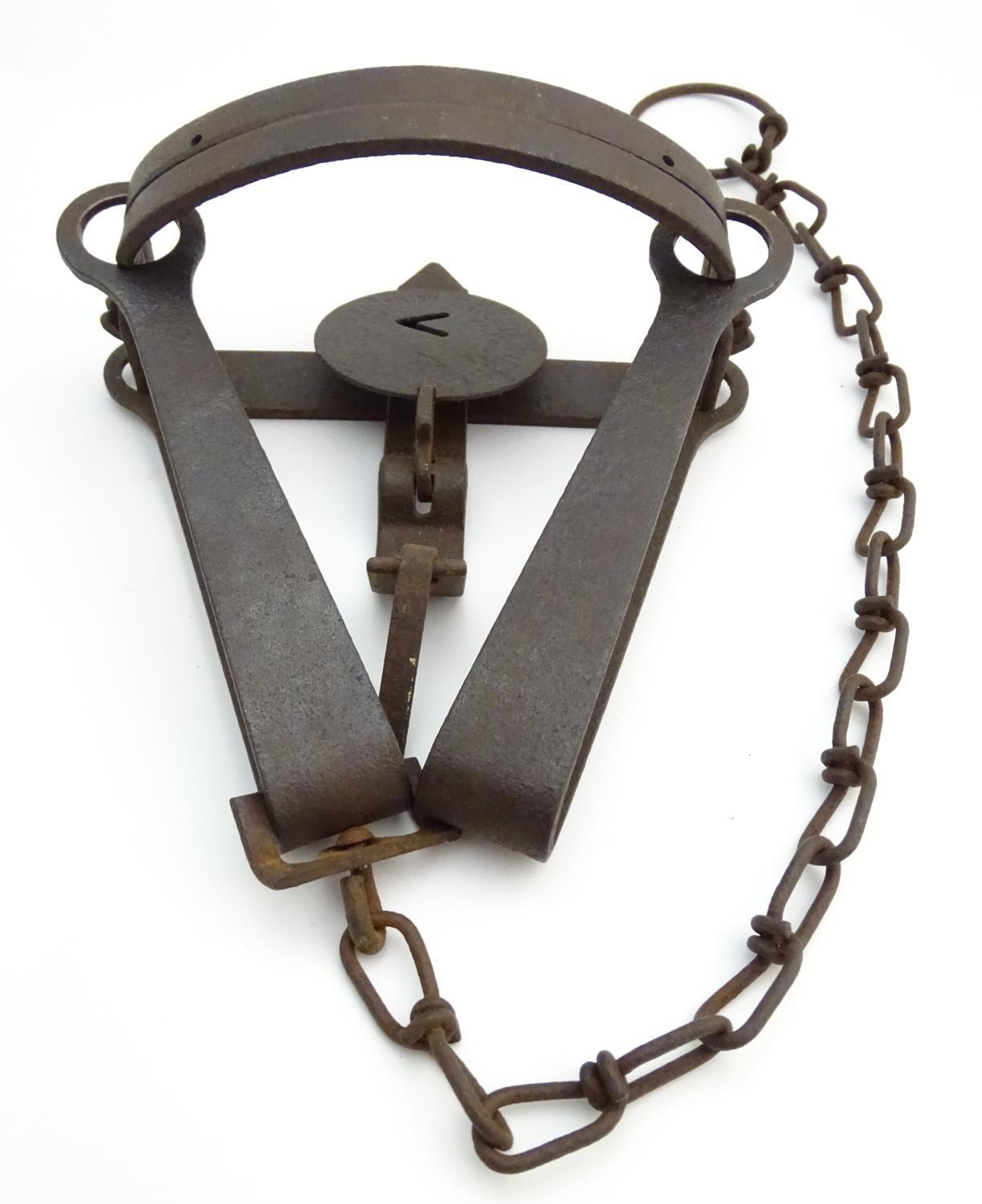 Antique trap: an early 20thC Onieda-Victor 'animal trap 4', fox/coyote trap, 19" long (extended) - Image 2 of 4