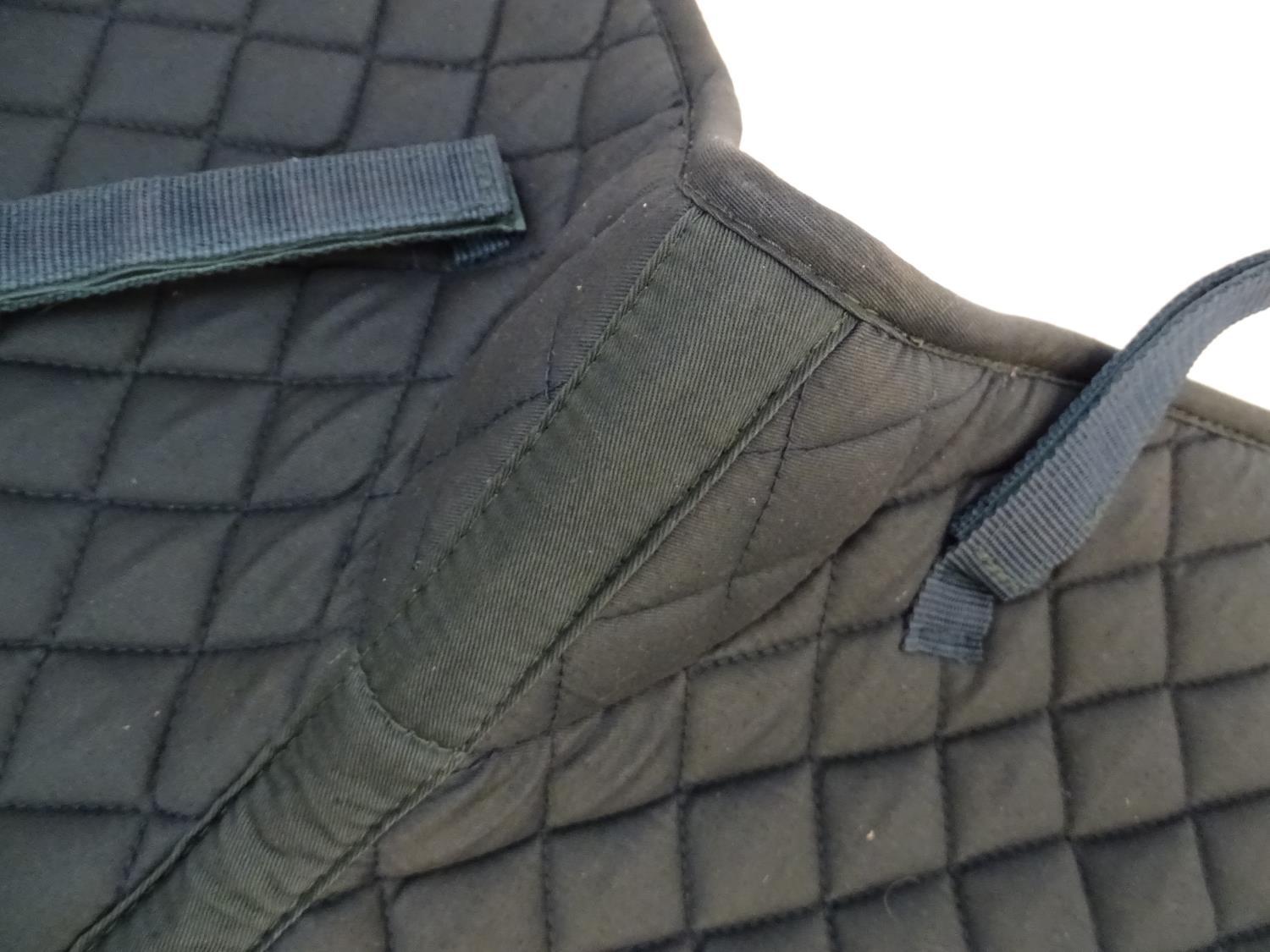 A green quilted horse saddle pad / Numnah, pony size Please Note - we do not make reference to the - Image 2 of 4