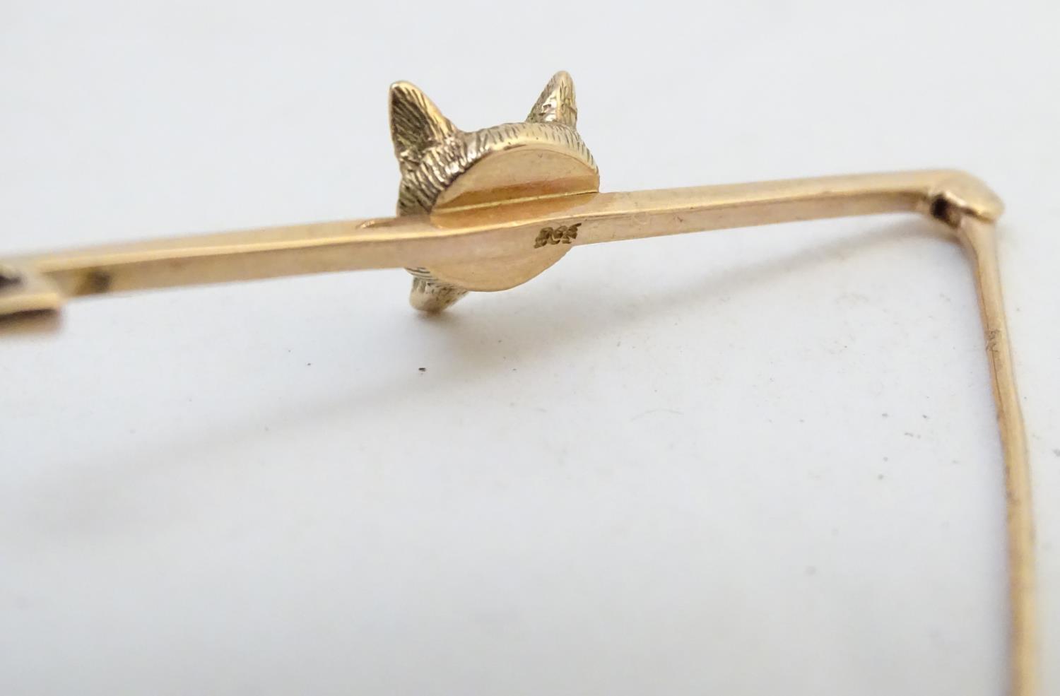 A 9ct gold brooch with fox head decoration. 2" wide Please Note - we do not make reference to the - Image 7 of 8