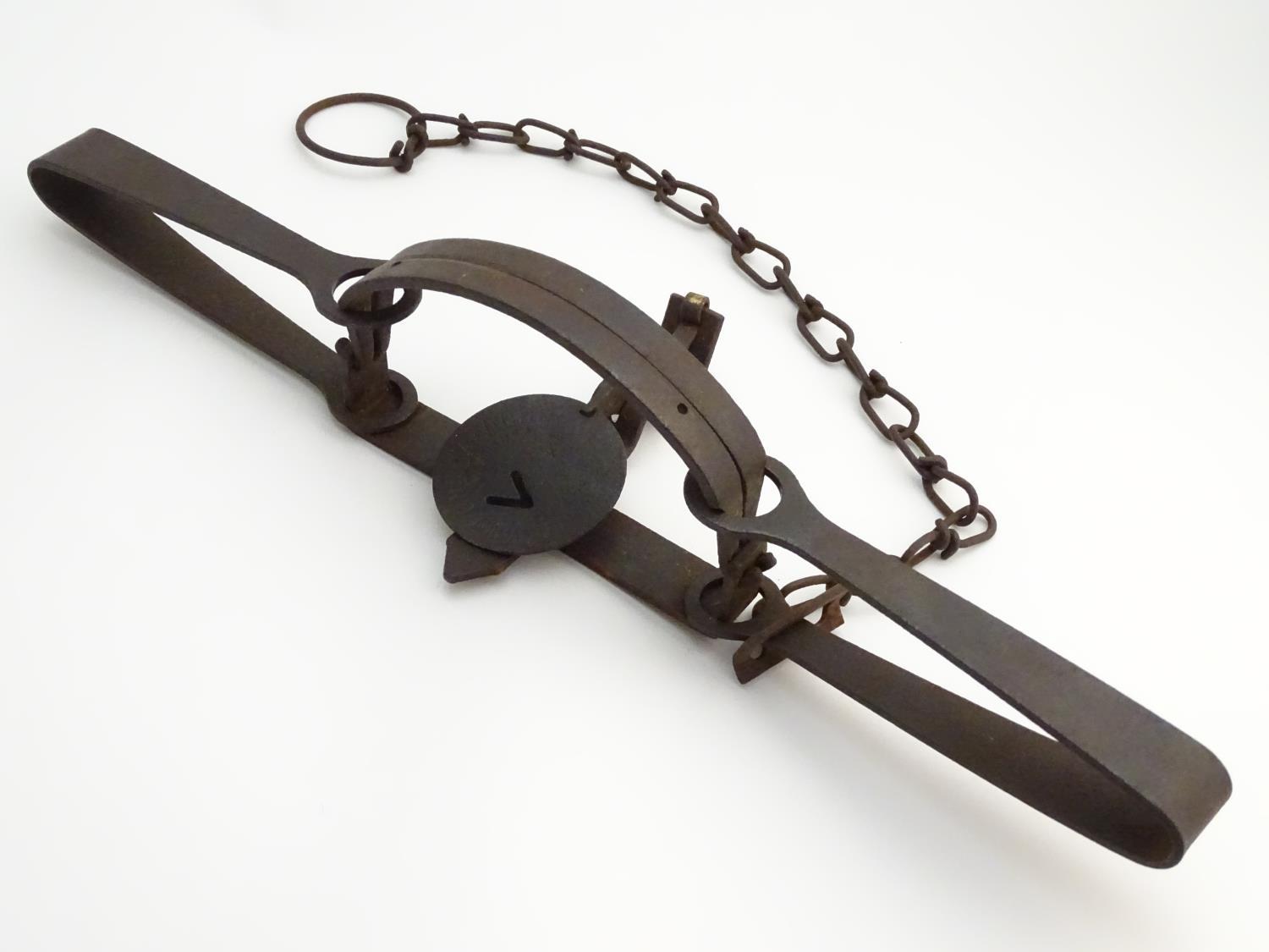 Antique trap: an early 20thC Onieda-Victor 'animal trap 4', fox/coyote trap, 19" long (extended)