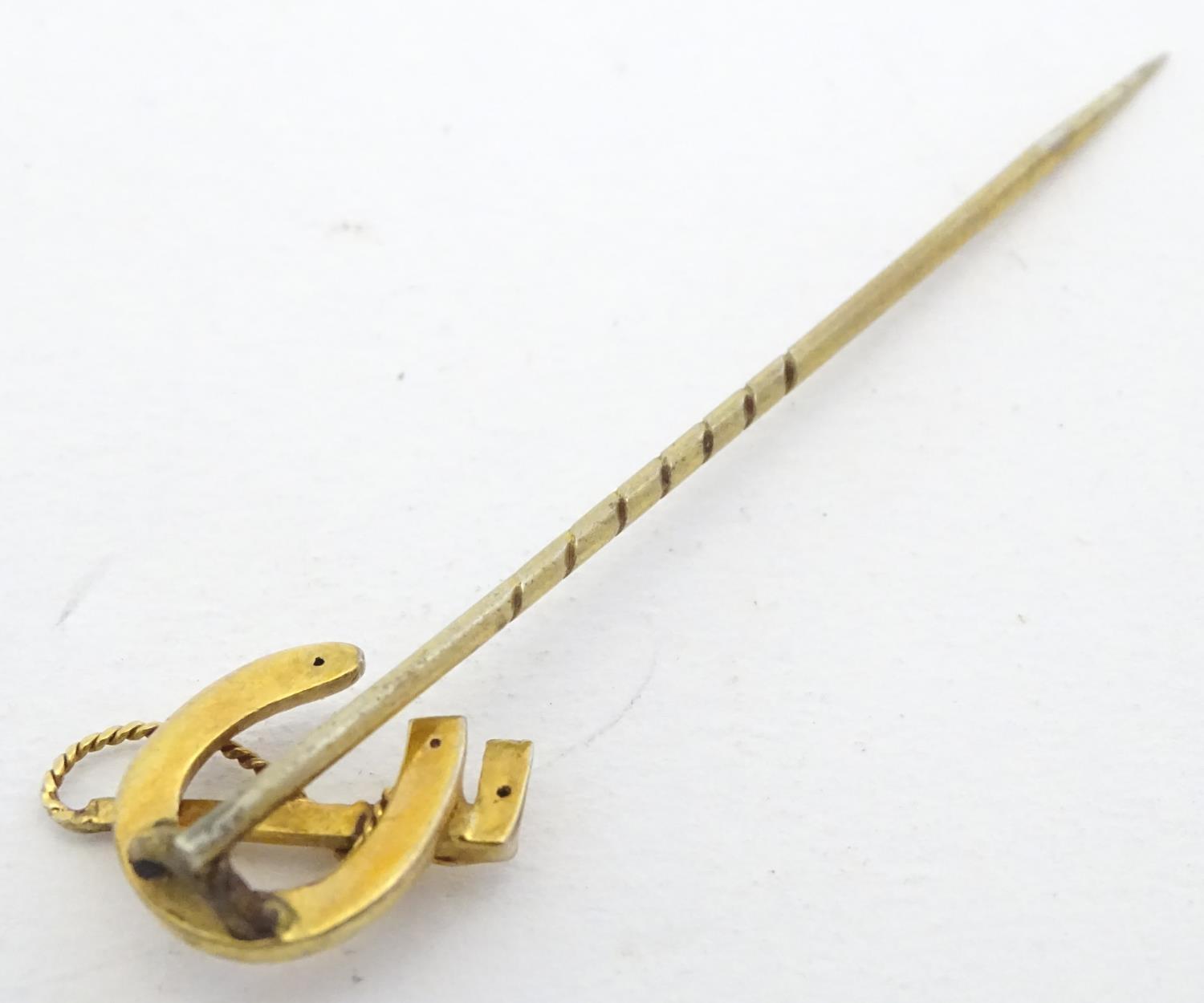 A yellow metal stick pin surmounted by horseshoe with riding whip decoration 2" long. Please - Image 2 of 5
