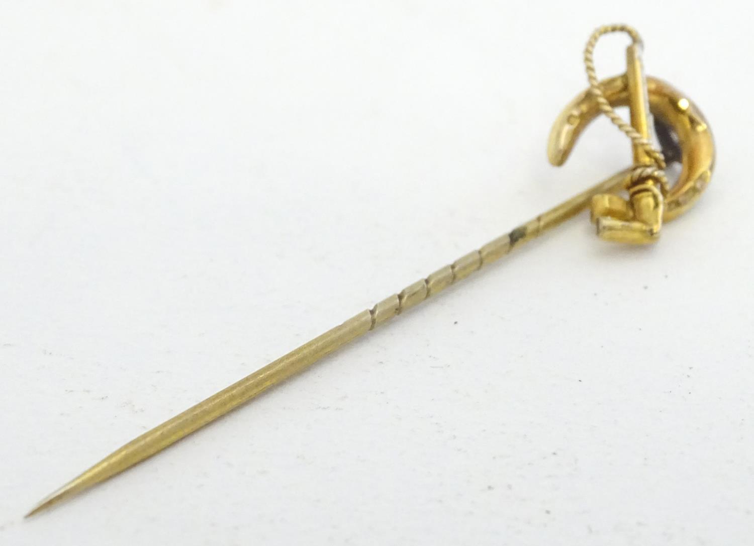 A yellow metal stick pin surmounted by horseshoe with riding whip decoration 2" long. Please - Image 3 of 5